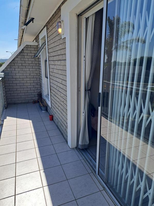 2 Bedroom Property for Sale in Oakglen Western Cape